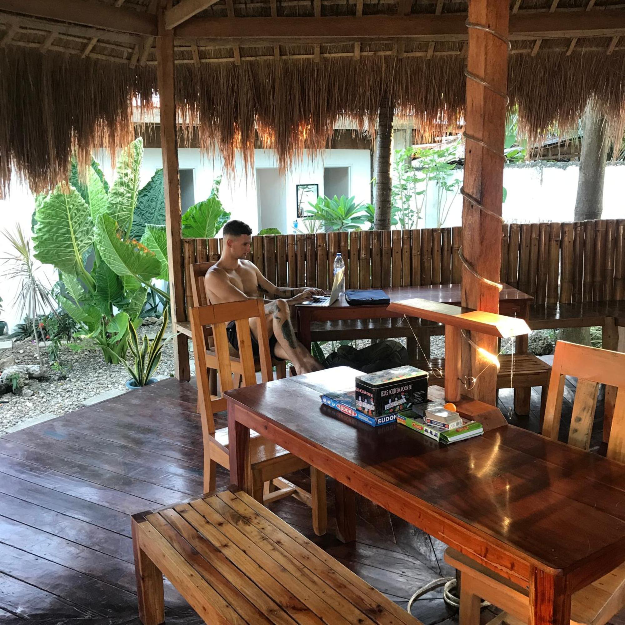 Crazy Bears Hostel Moalboal Luaran gambar
